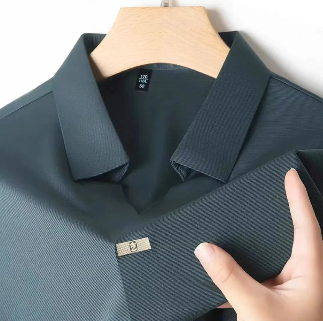 Leichtes Luxus modisches Herren hemd ohne Reiß verschluss Design Polos hirt Sommer Eis Seide bequemes lässiges einfarbiges Herren hemd