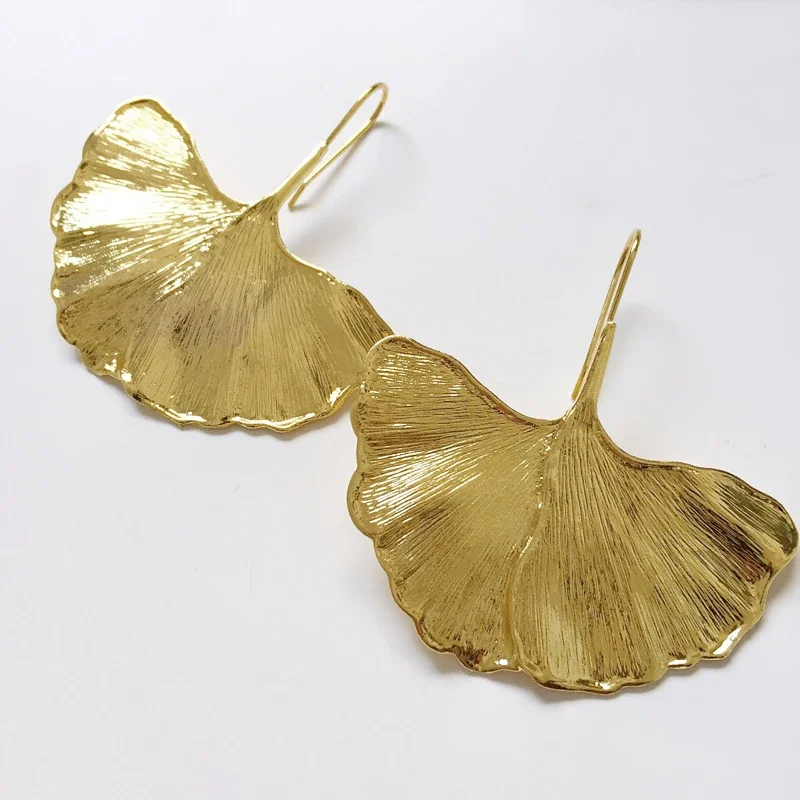 Luxury Gold Color Maple Leaf Dangle Drop Earrings For Women Sexy Elegant Metal Big Pendant Party Prom Fashion Charm Fine Jewelry