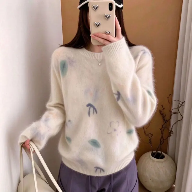 Autumn and winter sweet butterfly brushed cashmere sweater women round neck pull Mao Mao pullover.