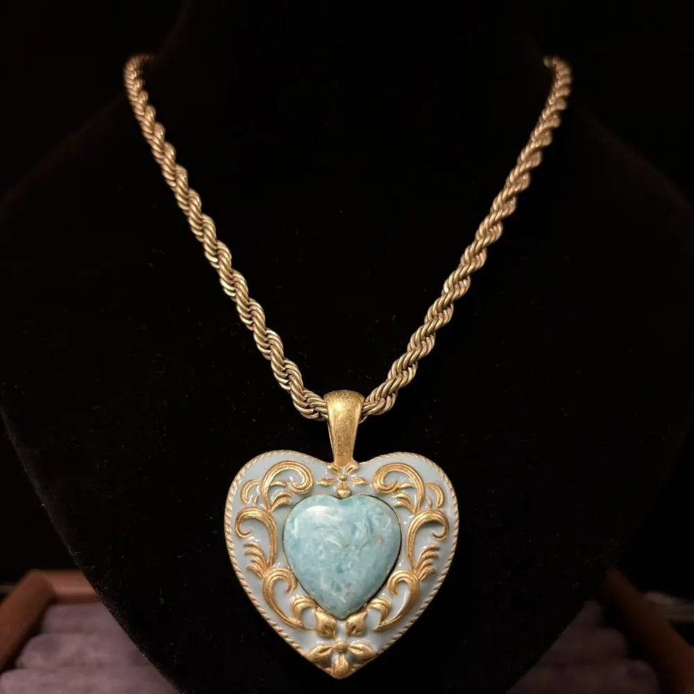 

Medieval Vintage Blue Oil Dripping Love Carved Necklace Retro Palace Style Heavy Statement Sweater Chain Medieval Love Pendant