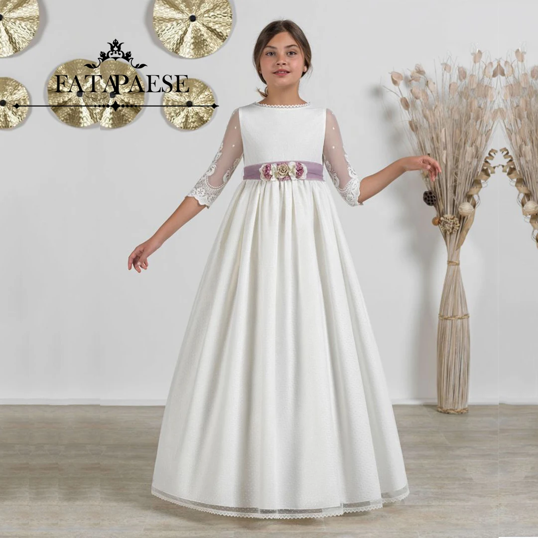 

FATAPAESE Spectacular Communion Dress with a Pale Purple Flowers Sash Pintuck Skirt for Ceremony Bottons-Back and Large Bow