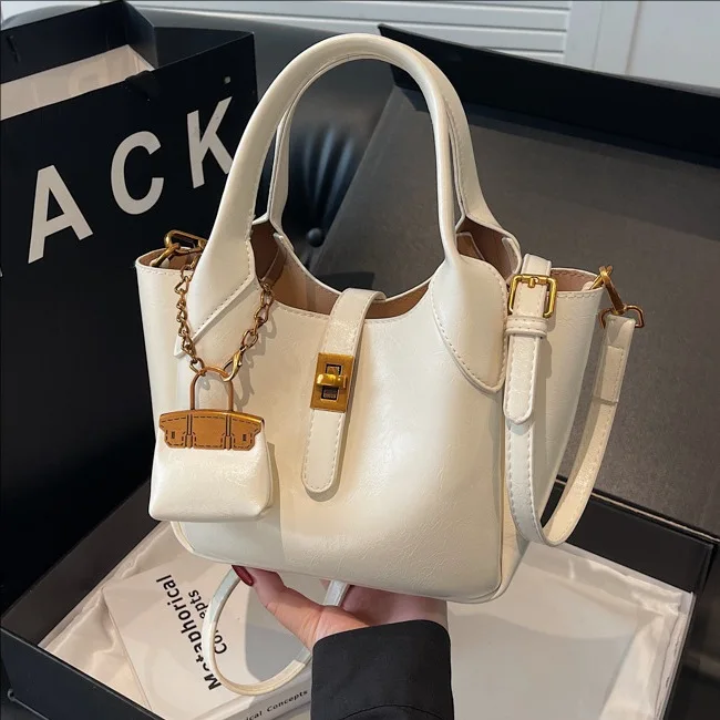 

Мягкая кожаная сумка-мешок 2022, женская сумка через плечо с верхней ручкой, ретро для работы на выходные, просторные предметы первой необходимости, минималистичный шик