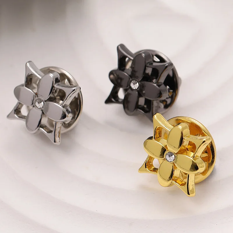 Manufacturer's direct supply of metal flower brooches, jewelry, versatile men's shirts, suits, dresses, jackets, brooches