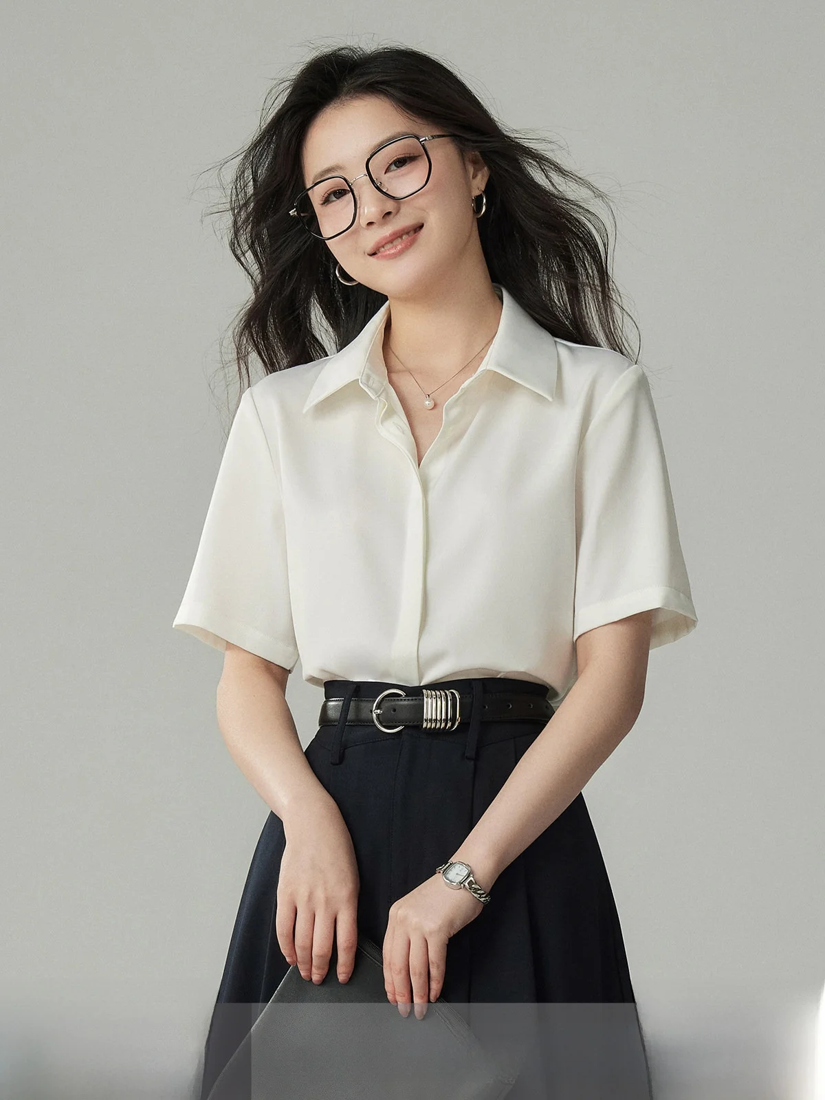 

Yake Home White Silk Short Sleeve Shirt Women Summer Drapey Anti-Wrinkle Commute Professional Interview Blouse Straight Cut