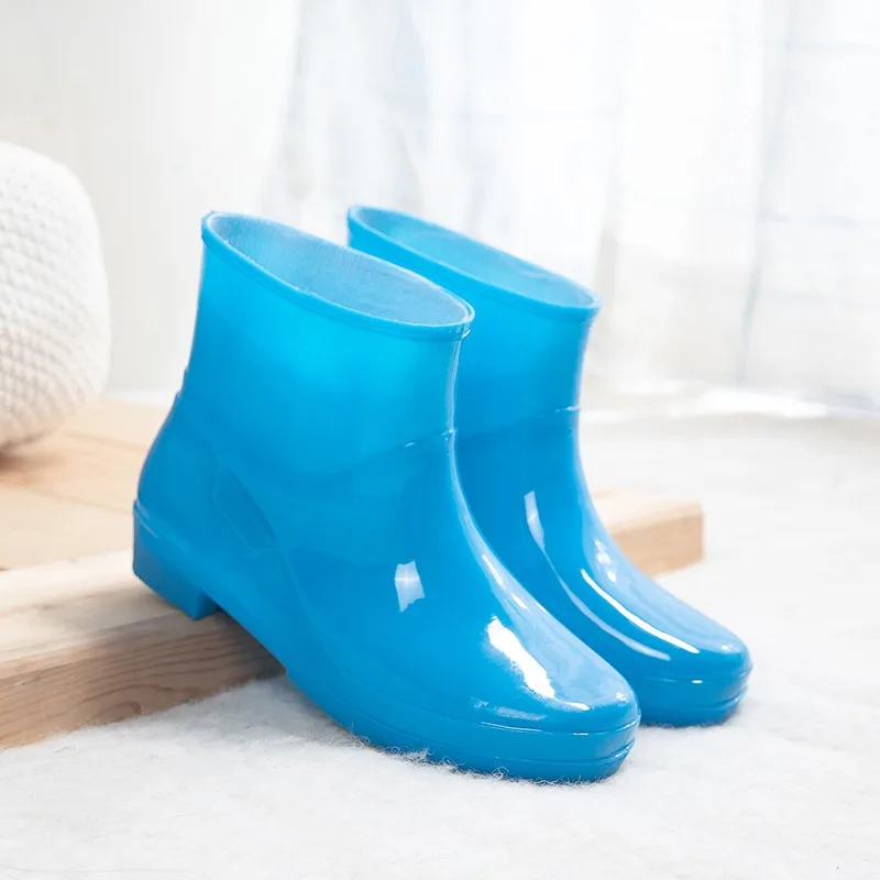 جديد المرأة Wellies مقاوم للماء عدم الانزلاق أحذية بلاستيكية الشتاء القابلة للإزالة أفخم احذية المطر الدافئة في الهواء الطلق البلاستيكية الجرموق أحذية نصف رقبة من المطاط