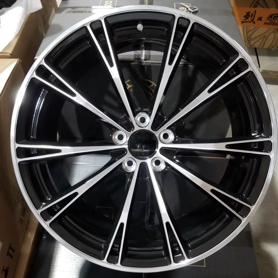متوفر في المخزون 18 19 20 بوصة إطارات عجلات مصنوعة من خليط معدني عرض 8.0J 8.5J 9.0J PCD 5*112 لإطارات عجلات سيارة الركاب