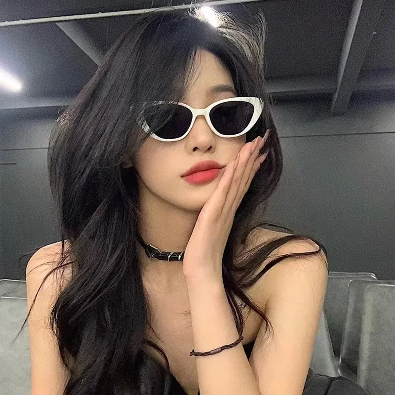 

Retro Fashion Cat Eyes Sunglasses Small Frame Round Face Photo Sunglasses Cool Sun Protection Glasses Blackout