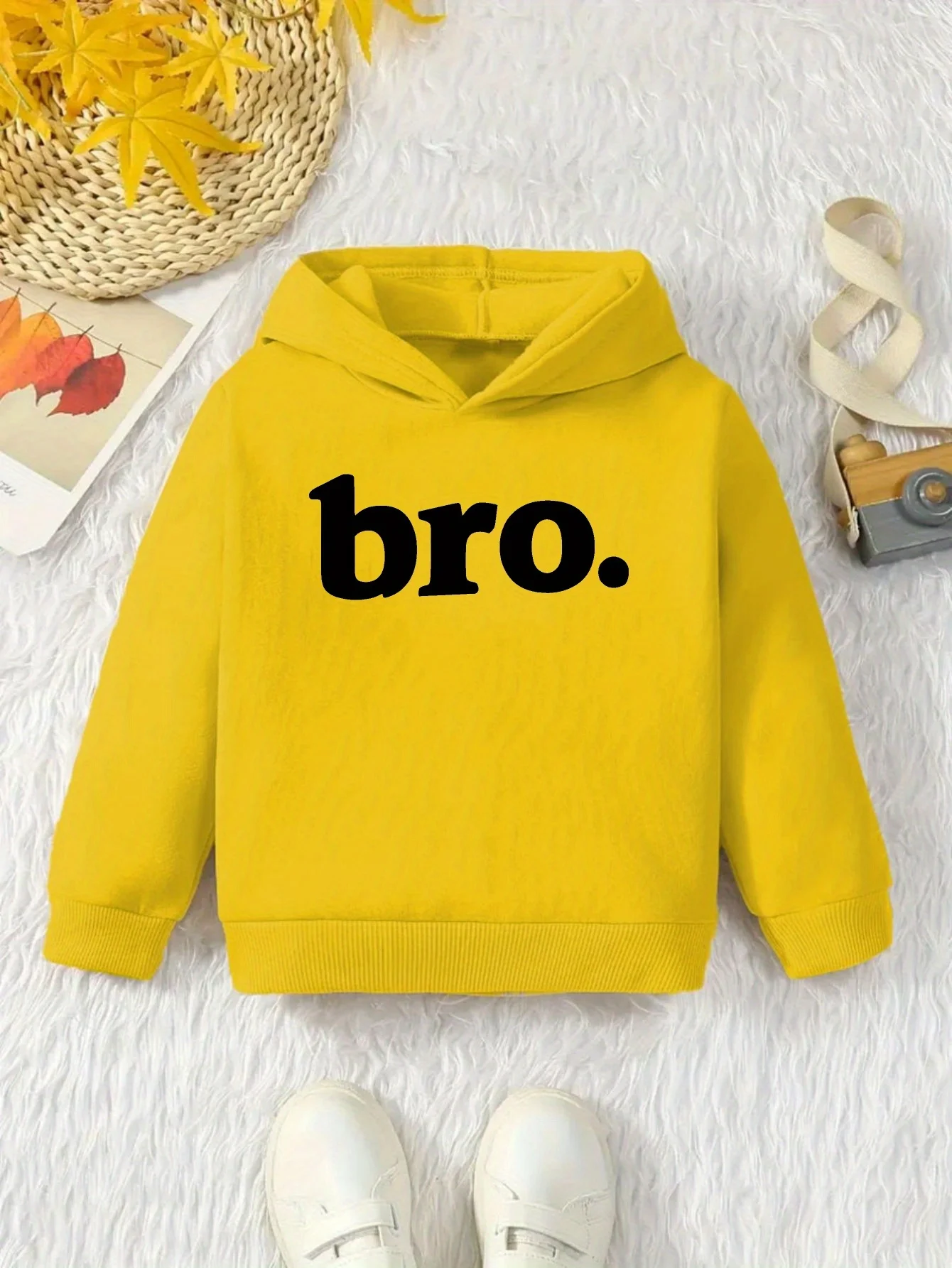 Long-sleeved casual hoodies for boys and girls—an ideal choice for sports and outdoor activities during autumn and winter.
