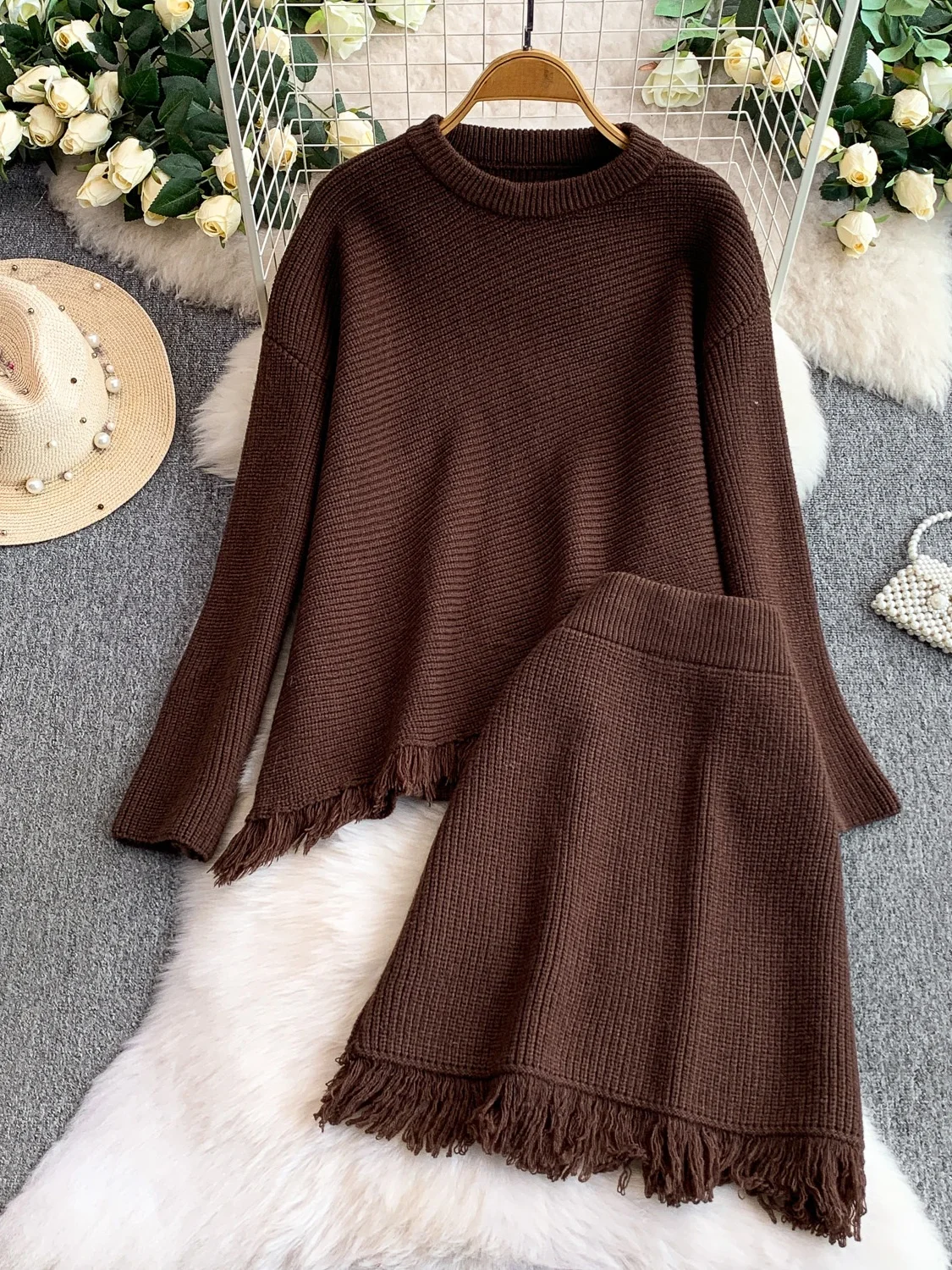 

Korean Sle Slim Fit Knitted round Ne Top with Tassel Design And High Waist Skirt Two Piece Set for Young Women