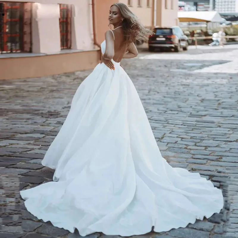 High-end Wedding Satin Gowns A-Line Spaghetti Strap Backless Bridal Trailing Gowns for Bridesmaid