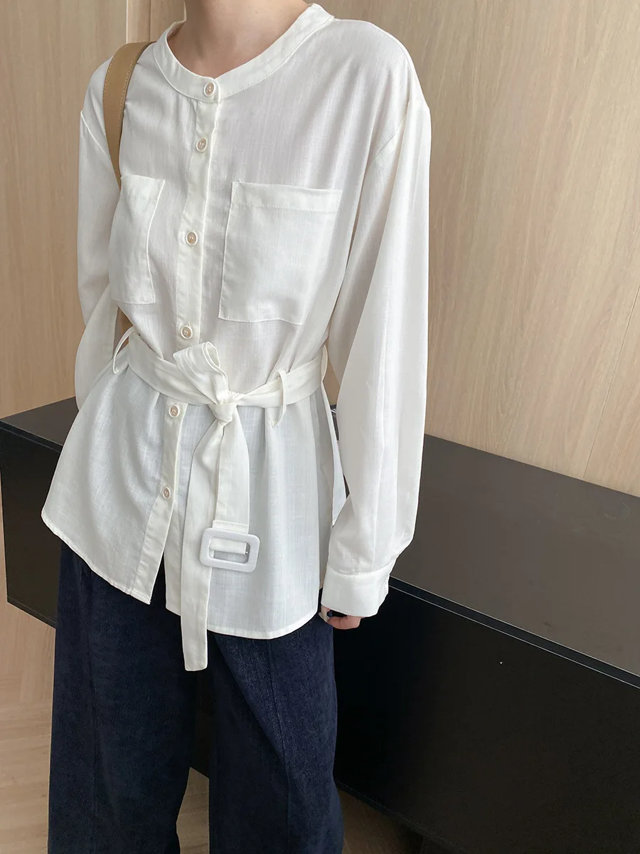 

Темпераментная рубашка с круглым вырезом и затягивающей талией в пригородном стиле