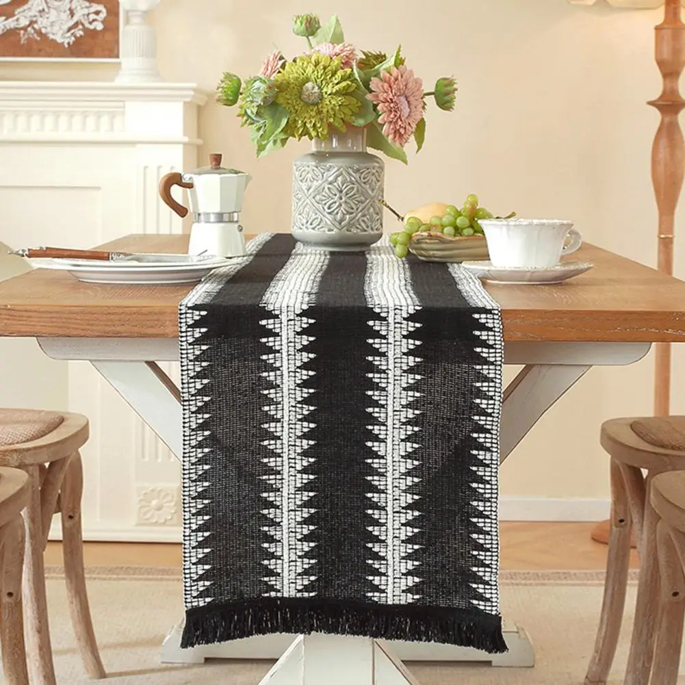 Sophisticated Table Runner Home Decoration Table Runner Bohemian Knitted Table Runner with Tassels for Farmhouse for Weddings