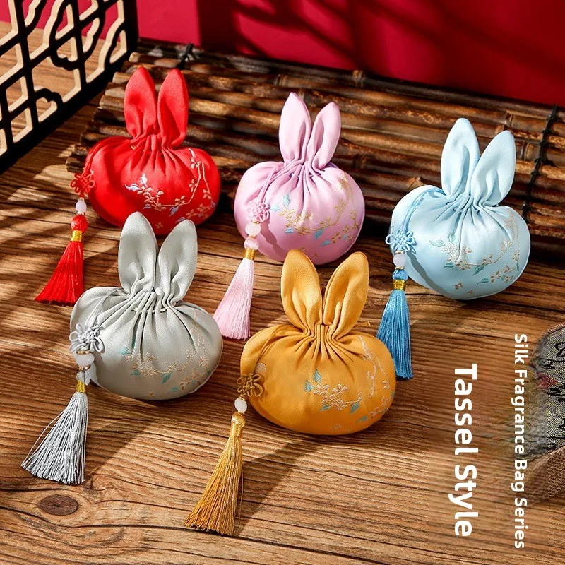 Elegant Rabbit-Embroidered Empty Incense Pouch Traditional Court Style Personal Fragrance Holder Hanfu Accessory for Men
