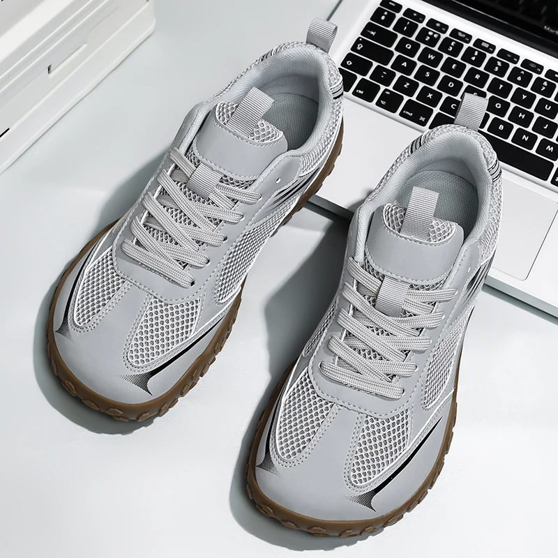 

Wide-toe shoes, summer breathable mesh sports shoes, suitable for both men and women as outdoor travel shoes