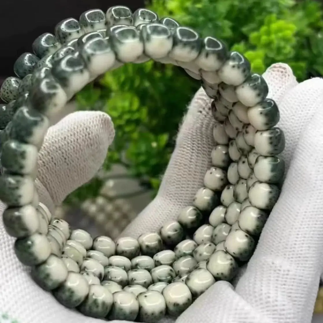 

Puffer Dolphin Leaks Hainan Xingyue Bodhi Yin Leather Stone 9 Jade High Oil High Density Buddha Beads Single Circle Hand String