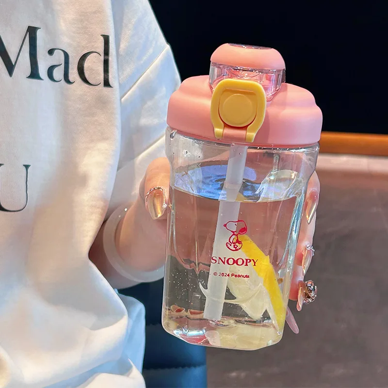 550Ml Snoopy Cangkir Air Mode Kapasitas Besar Cangkir Jerami Plastik Portabel Botol Air Olahraga Luar Ruangan Botol Minuman Anti Bocor