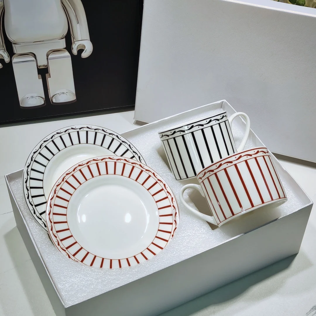 European Style High-End Ceramic Jungle Animals Set Light Luxury Custom Exquisite Eco-Friendly Afternoon Tea Coffee Cup Box
