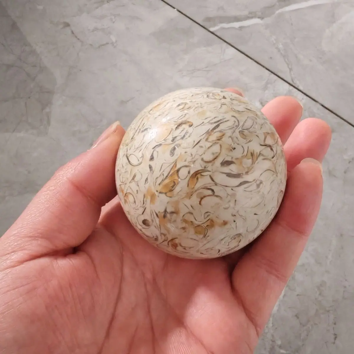 Natural crystal Madagascar shell stone crystal ball ornament