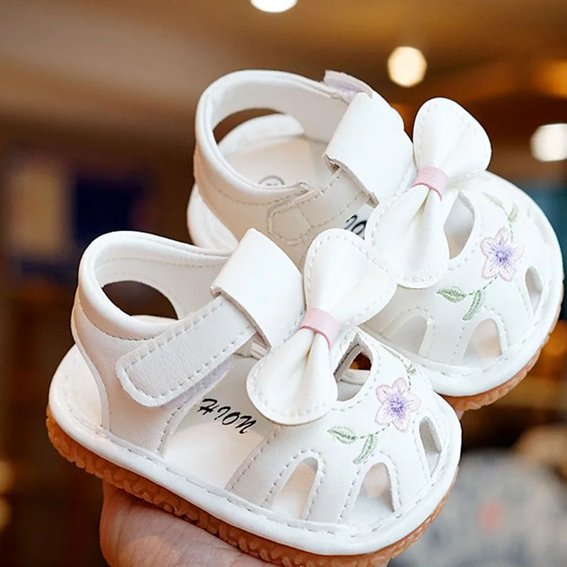 Sandali da bambina flessibili antiscivolo Bowknot ricamo fiore estate appartamenti scarpe da bambino per Casual quotidiano