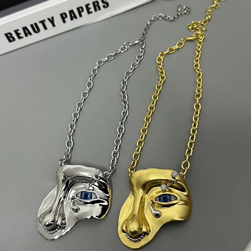 The Half-face Gazing Pendant Necklace Is A Niche, Fashionable And Retro Style Jewelry Accessory For Men And Women's Carnival