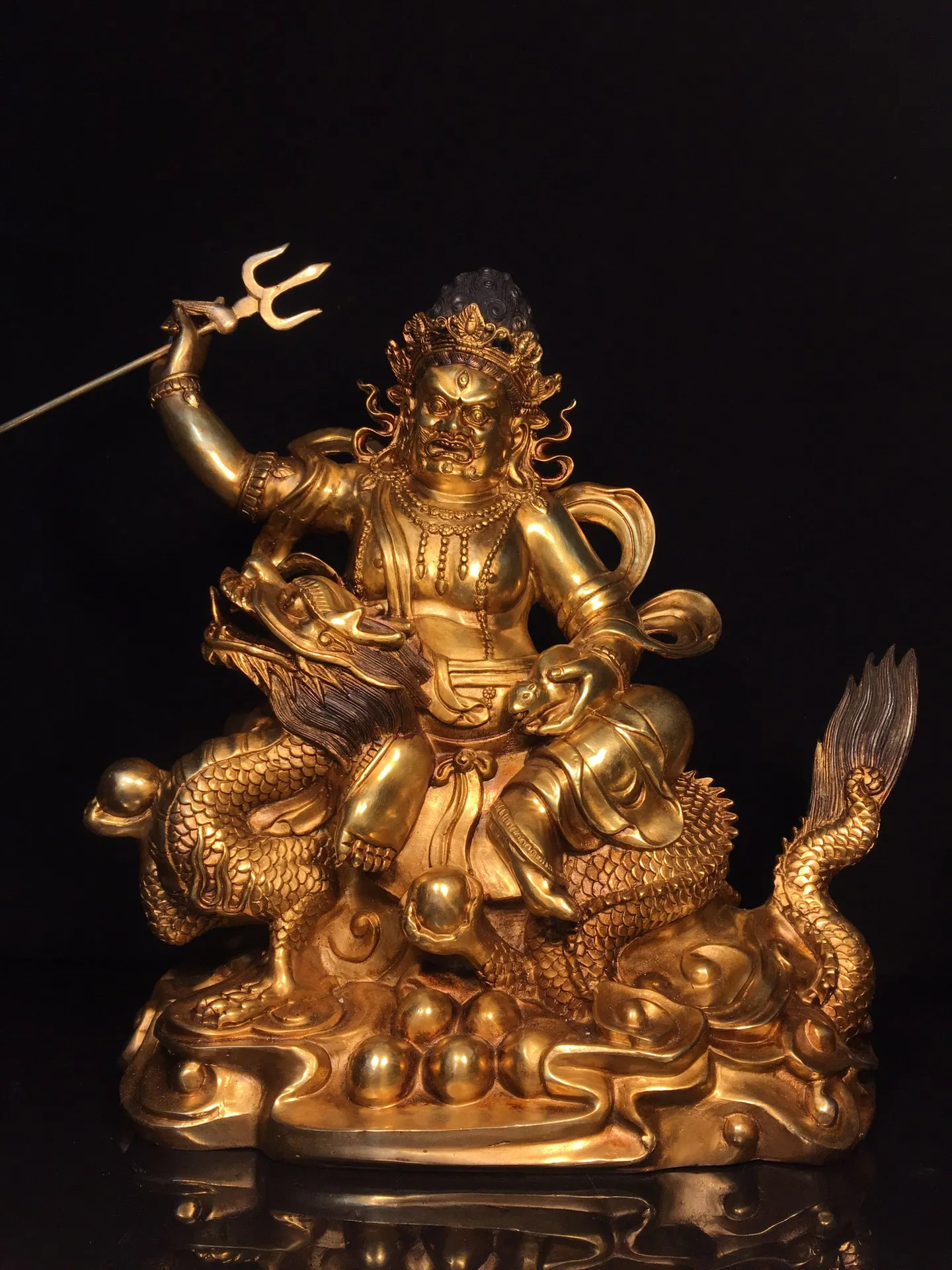 

15-дюймовая старинная бронзовая позолоченная статуя Будды-бога богатства из тибетской народной коллекции, сидящего на драконе, для храма.