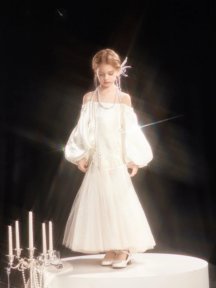 

Платье для девочки на заказ: свадебное, на день рождения, с открытыми плечами, рукавами-фонариками, расшитое бисером и жемчугом, из фатина, в стиле принцессы