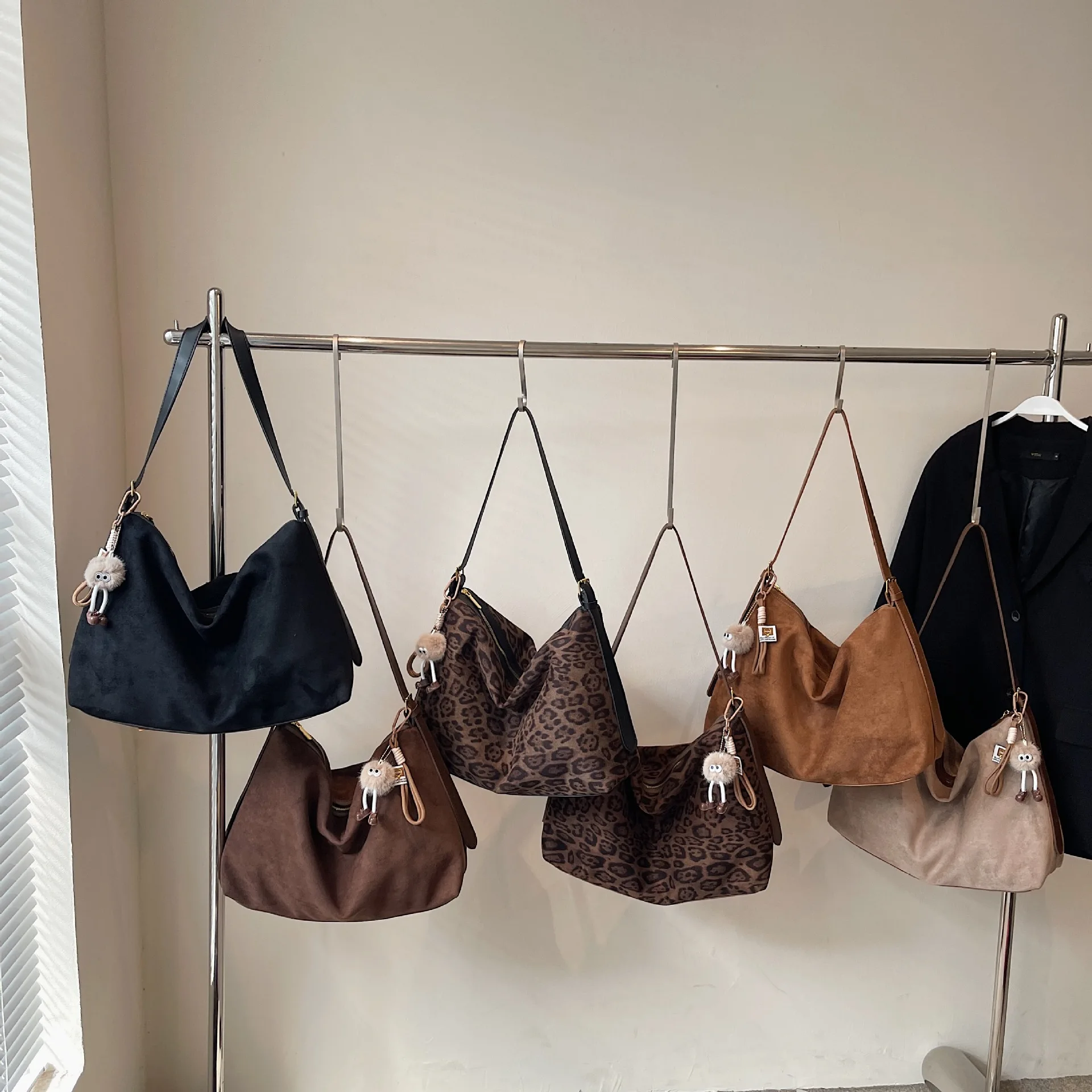 

Шикарная стеганая сумка через плечо для женщин 2025, элегантный кошелек с верхней ручкой, модная сумка с внутренними карманами для путешествий и свиданий