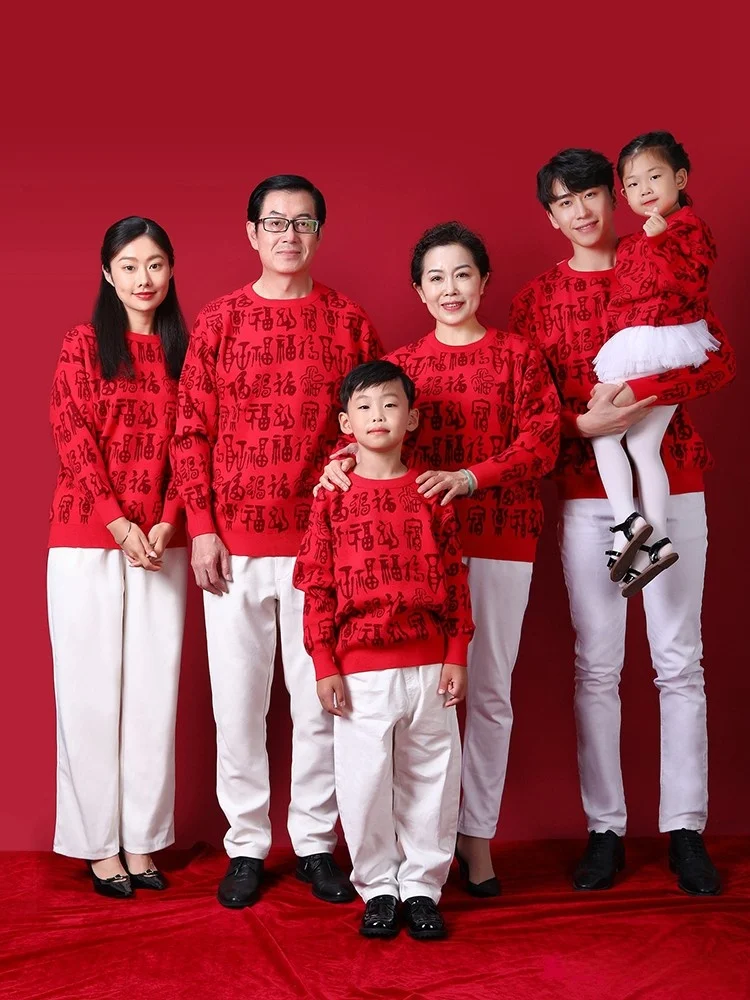

Fly Reunion Four Generations in One Sweater New Year Celebration Luy Year Big Red Color Parents Couples Matching Clothes