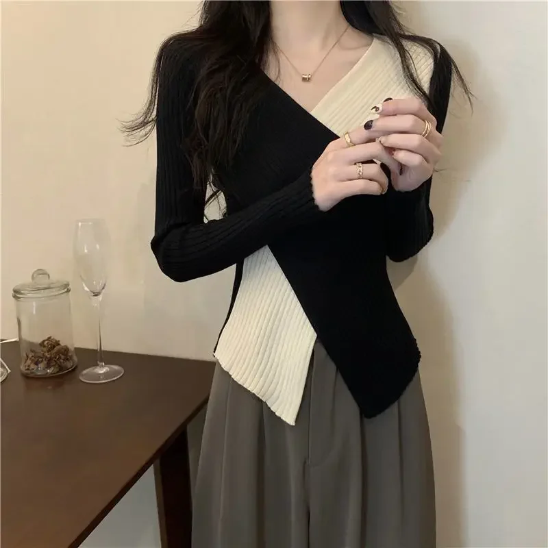 Women's Top Niche Irregular Color Contrast Low Collar Long Sleeve Base Sweater