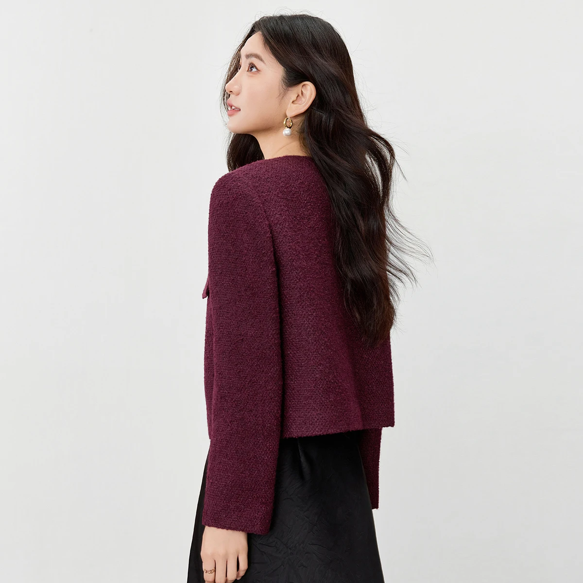 SENTUBILA Women's Elegant Commuter Short Coat Autumn 2025 New Wool Blend O-Neck Metal Buckle Long Sleeve Office Top 153WA2086