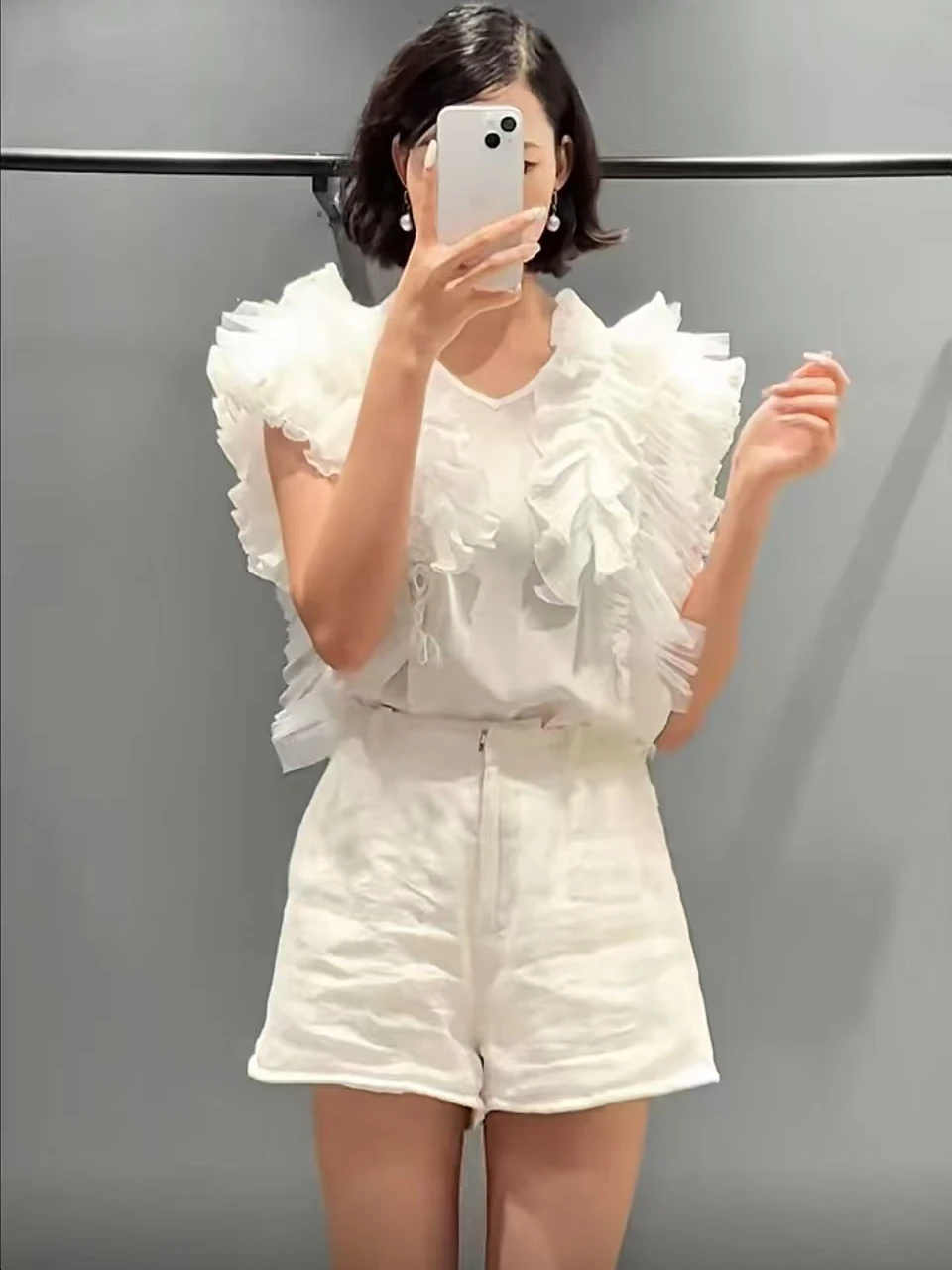 

Elegant White Lace Splice Design Women's Slim Fit Lace Shirt Romantic Style Floral Sweet Style Straight Tube Top Summer