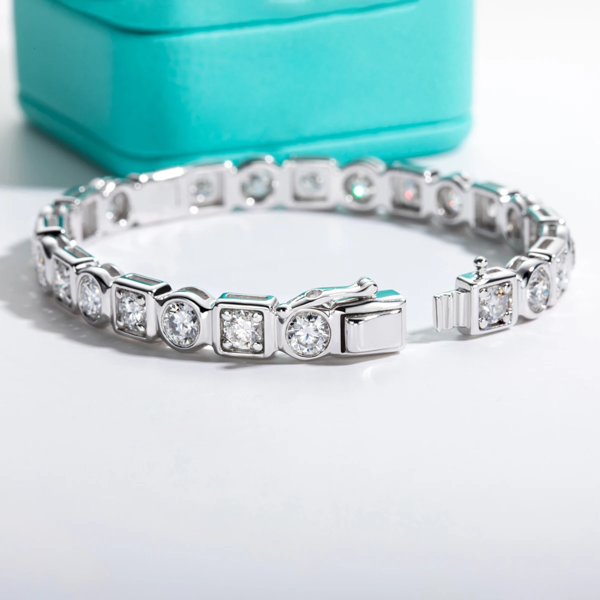 4.5MM D Color VVS1 Moissanite Bezel Set Bangle Bracelet S925 Sterling Silver 18K White Gold Plated Fine Jewelry Gift For Women Wedding Daily Wear