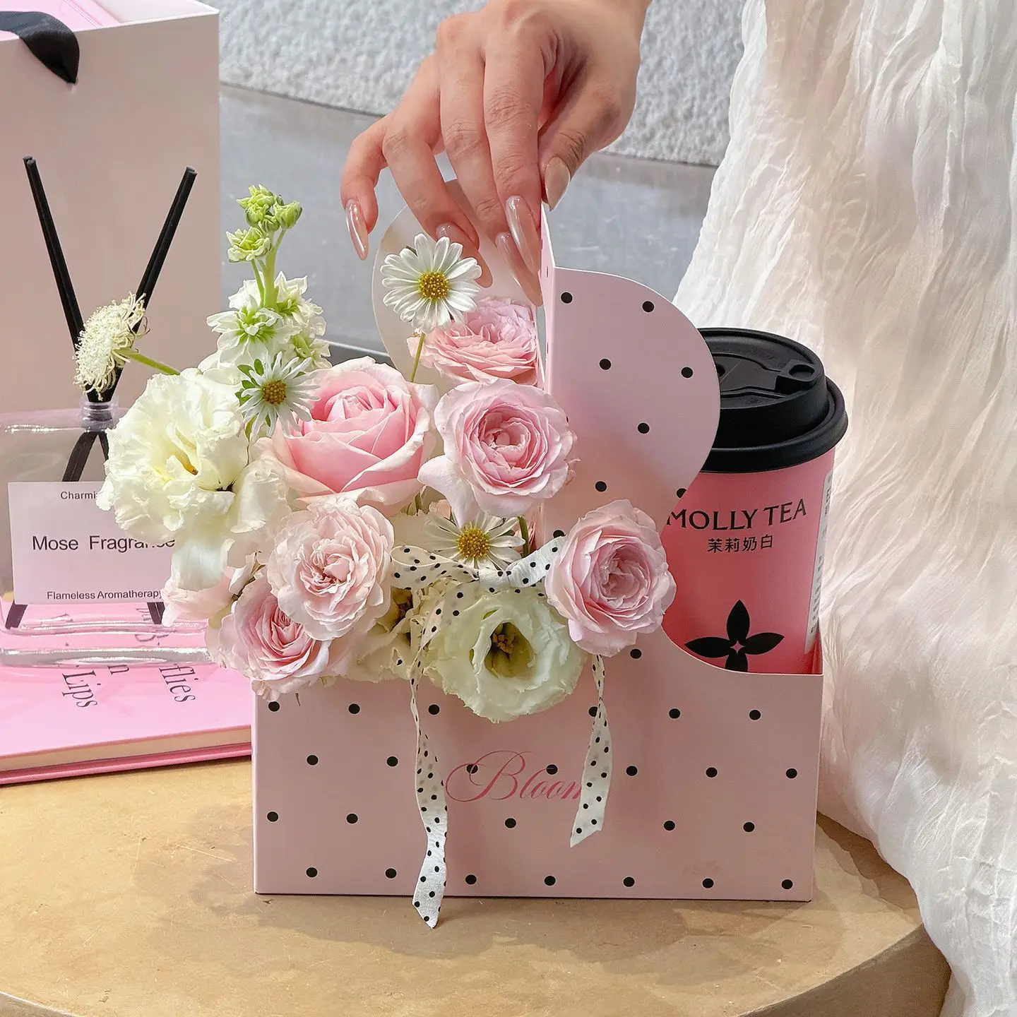 Valentine's Day Hand-held Cup Holder Flower Box Coffee Milk Tea Flower Gift Box Floral Materials Handheld Flower Package Boxes