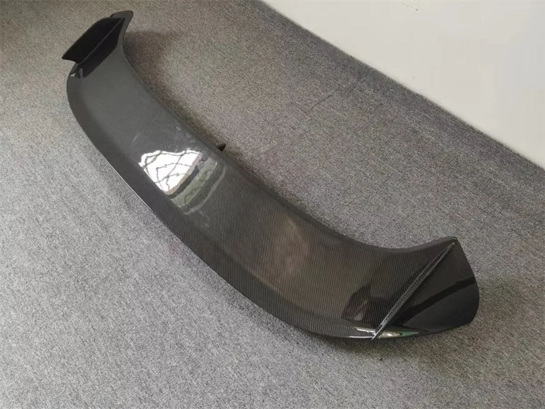 Factory Direct Sales of High-quality PK Style Dry Carbon Fiber Rear Spoiler for F8 Spider Body Kit