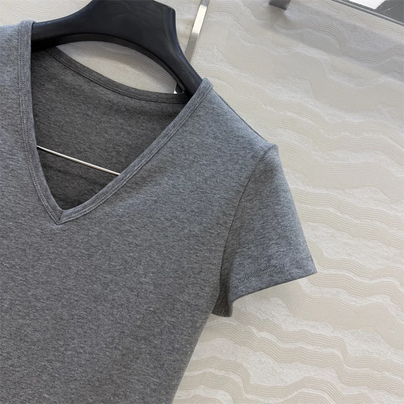 Bild 5: Damen-T-Shirt Neues elastisches, gestricktes, figurbetontes Kurzarm-Oberteil für den Sommer 2026 Hochwertiger V-Ausschnitt-Pullover aus reiner Baumwolle