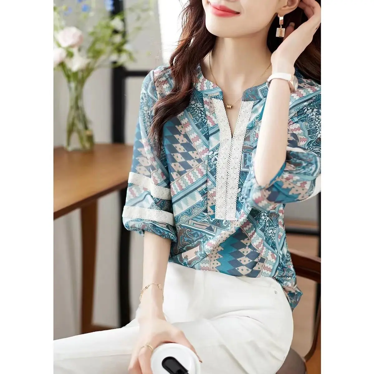 Fashionable Ethnic Style Printing Chiffon Shirt for Women\'s Summer V-neck Middle Sleeve Lace Edge Lightweight Trendy T-shirt Top