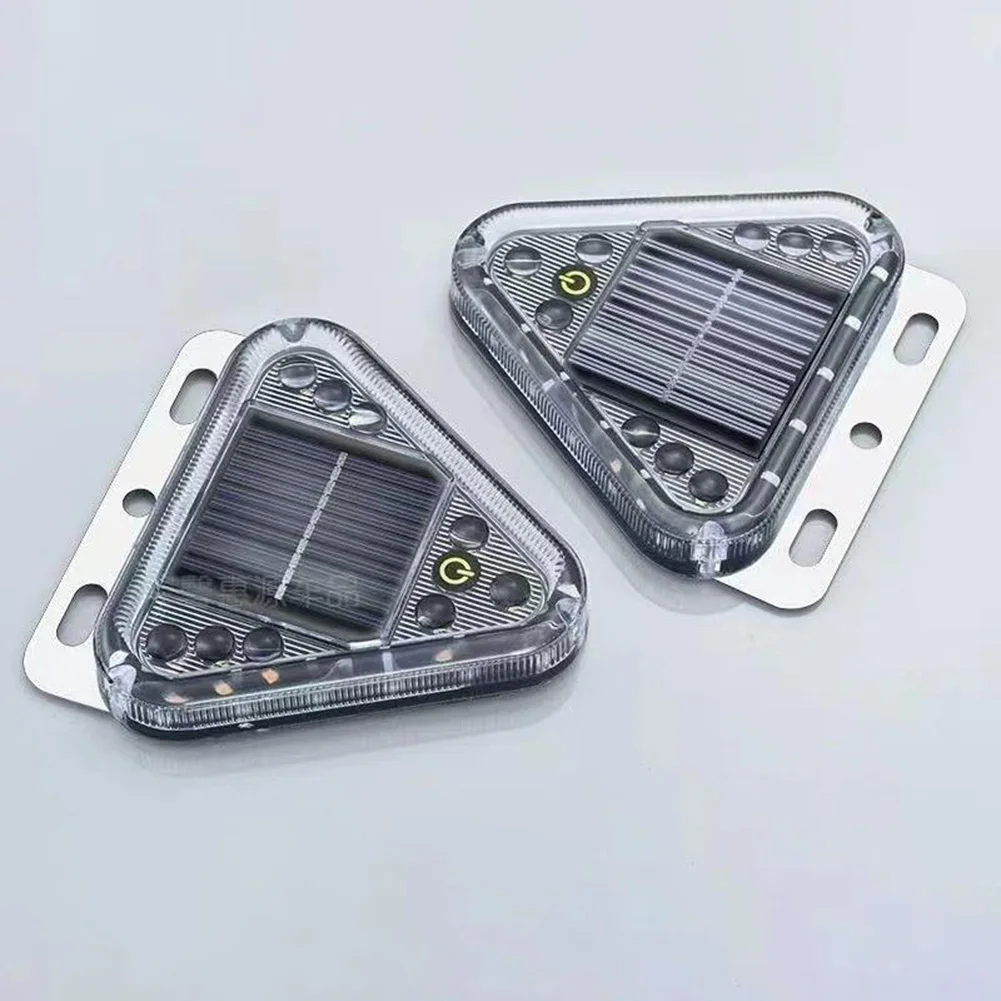 ظروف الطقس المتكافئة كما هو موضح في الصورة LED ضوء وامض يعمل بالطاقة الشمسية يناسب معظم الشاحنات غطاء متين مقاوم للماء للسيارات