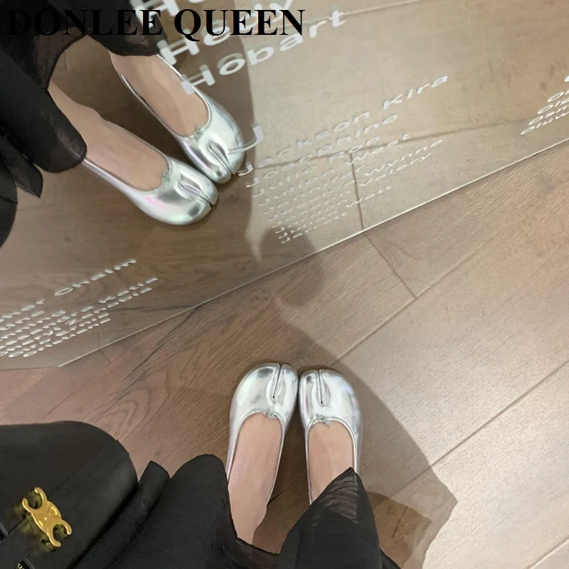 2023 New Brand Split Toe Flats Shoes Women Genuine Leather Ballet Cloven Hoof Designer Tabi Casual Shoe Fashion Sliver Ballerina
