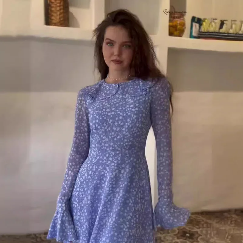 Biała sukienka w kropki z patchworkiem, falbankami przy rękawach, kołnierzykiem typu doll collar, słodka, z długim rękawem, prześwitująca, petite.