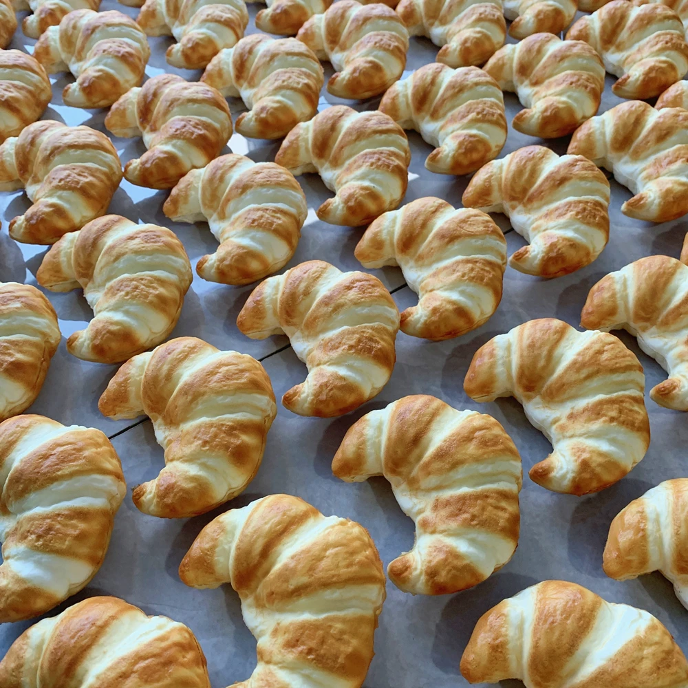 PU Simulation Croissant Realistic Bread Models European Alkaline Bread Decoration Ornaments Food Fake Toys Cake Home Display