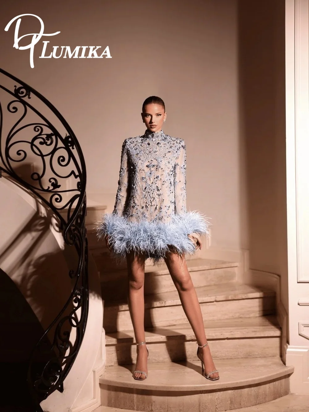 

Dreamy Light Blue Beaded Mini Dress 2026 Sexy High Neck Long Sleeve Feather Trim Sheer Cocktail Party Gown فساتين سهرة