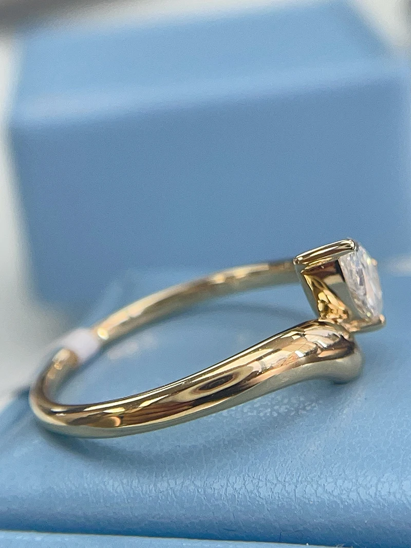 LUOWEND 100% 18K Yellow Gold Rings Luxury Minimalist Style Real Natural Diamond Engagement Ring for Women High Wedding Jewelry