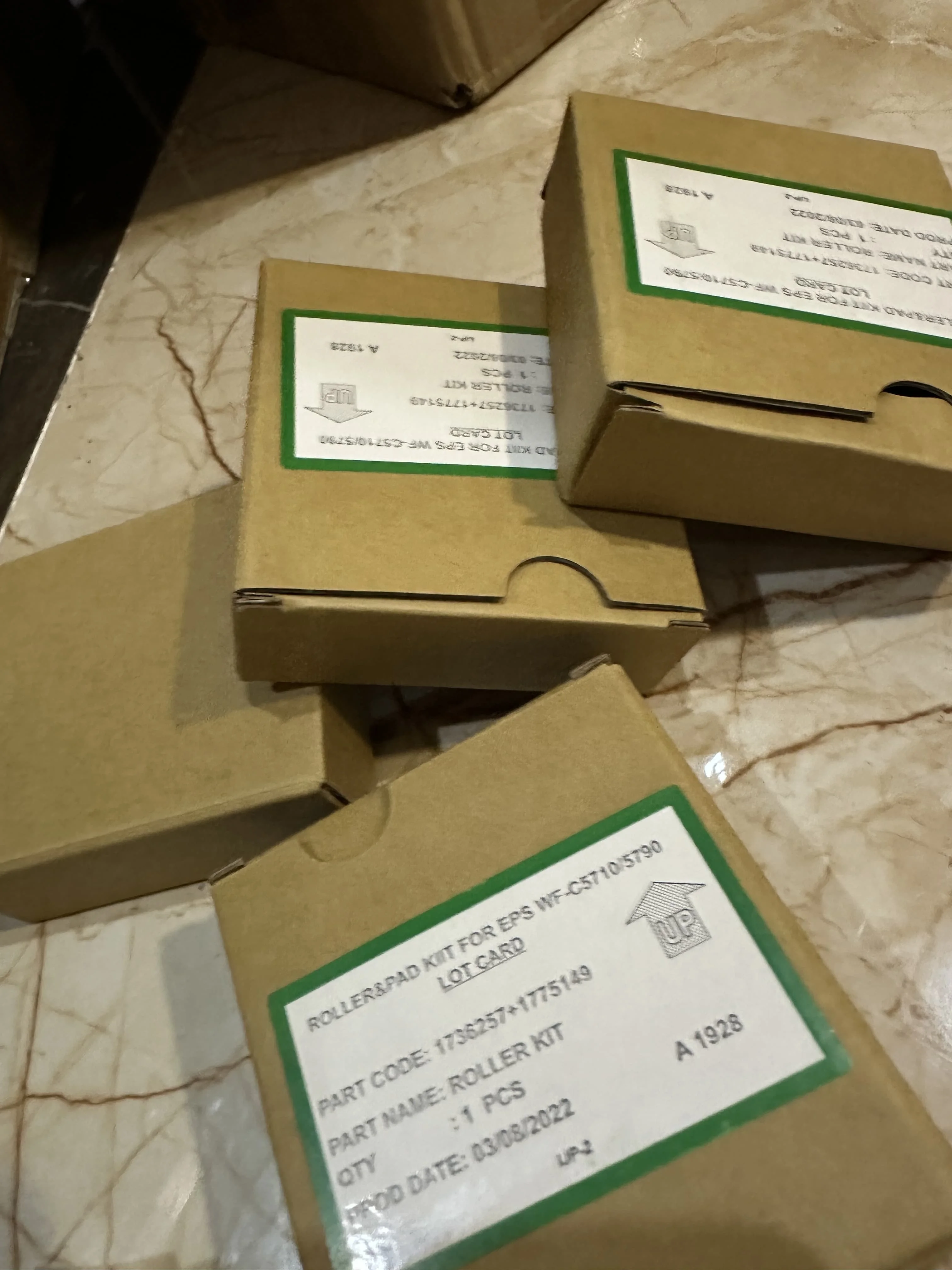 

1sets Pickup Roller Kit for EPSON WF C529R C579R C5210 C5290 C5299 C5710 C5790 M5298 M5299 M5799 ET-8700