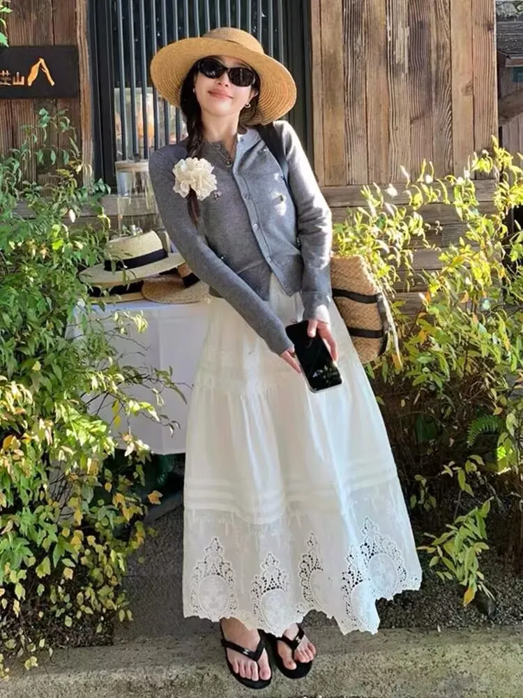 กระโปรงแฟชั่นใหม่สไตล์หวานสำหรับฤดูใบไม้ร่วง ผู้หญิง กระโปรงทรงเอ แต่งผ้าลูกไม้ฉลุลาย ขอบเอวยางยืด สีพื้น เรียบหรู เหมาะสำหรับงานปาร์ตี้