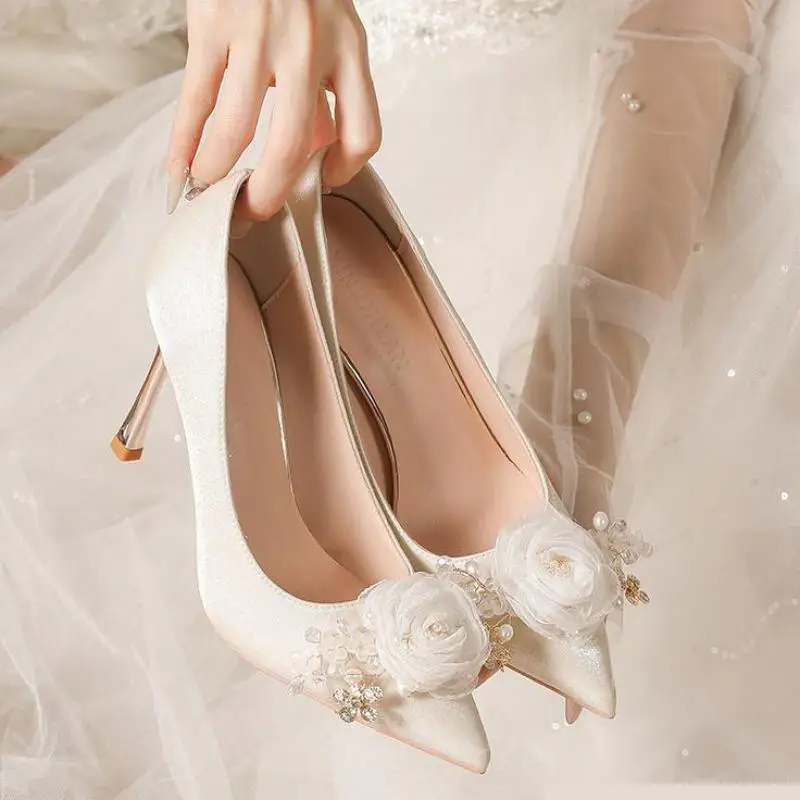 

Large Size 30-44 2024 New Wedding Shoes Pointed Heeled Pearls Flower Solid Color Satin Bridal Bridesmaid Shoes