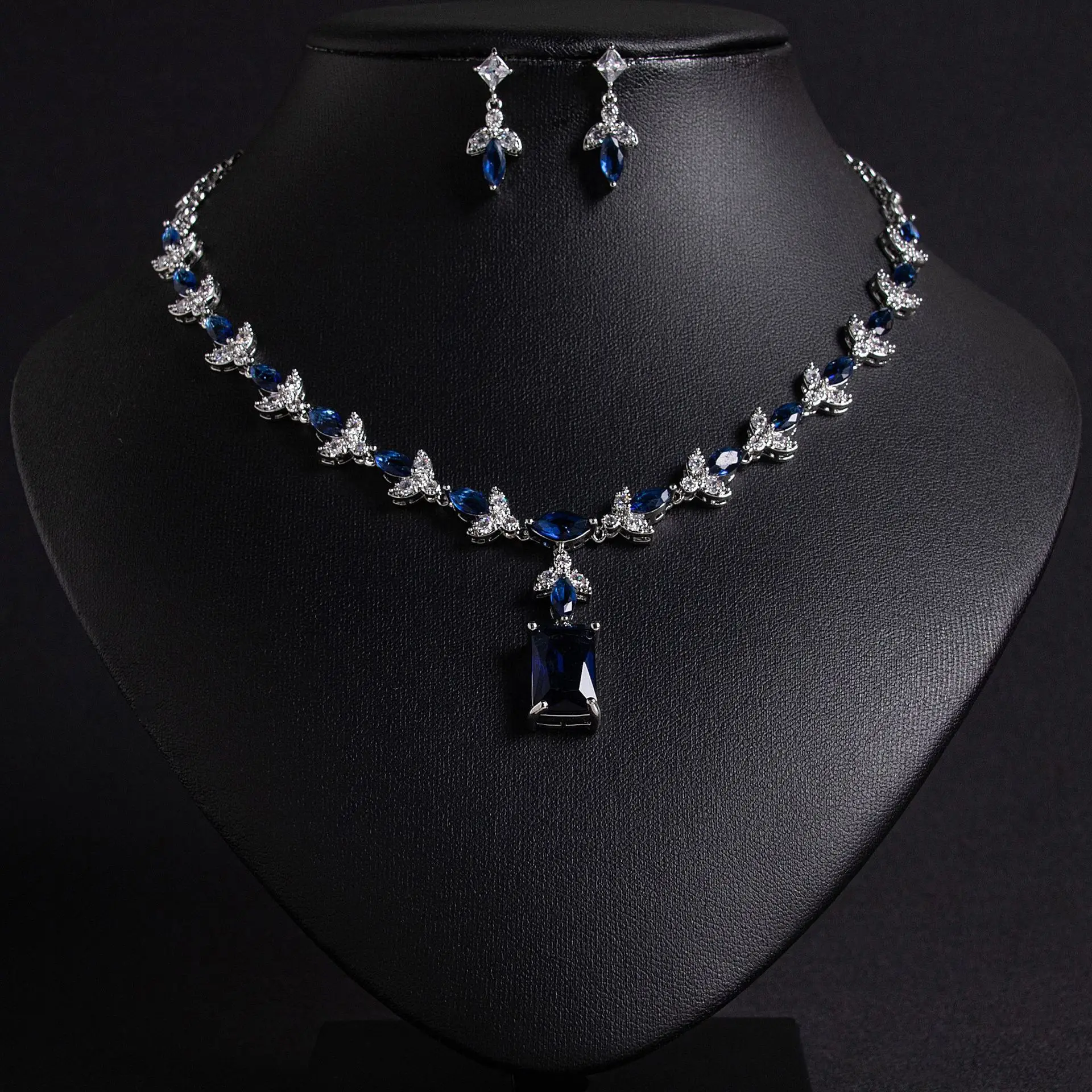 

Faionable Dinner Par Accory Zircon Nelace Earring Set Ele European Sle Alloy Embedded Artificial Gem Women's J...