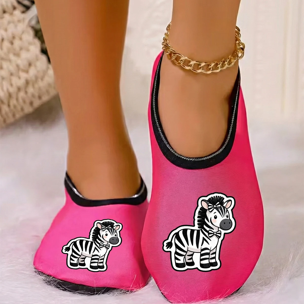 

Четырехсезонные женские замшевые дышащие высокоэластичные домашние противоскользящие тапочки с милым животным и зебровым принтом