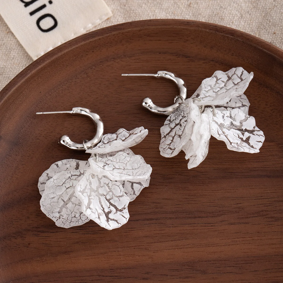 

Acrylic C-shaped Shell Petal Tassel Earring for Women 2025 Korean Fashion Sweet Drop Earrings Design Luxury Designer Jewelry