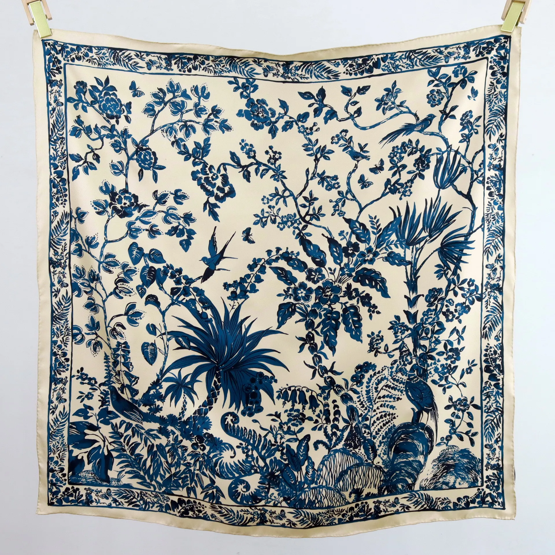 

High-end and Elegant Women Exquisite Roman Tropical Jungle Print Quality 14MM Twill Silk Hand-rolled Edge Big Square Scarf Shawl