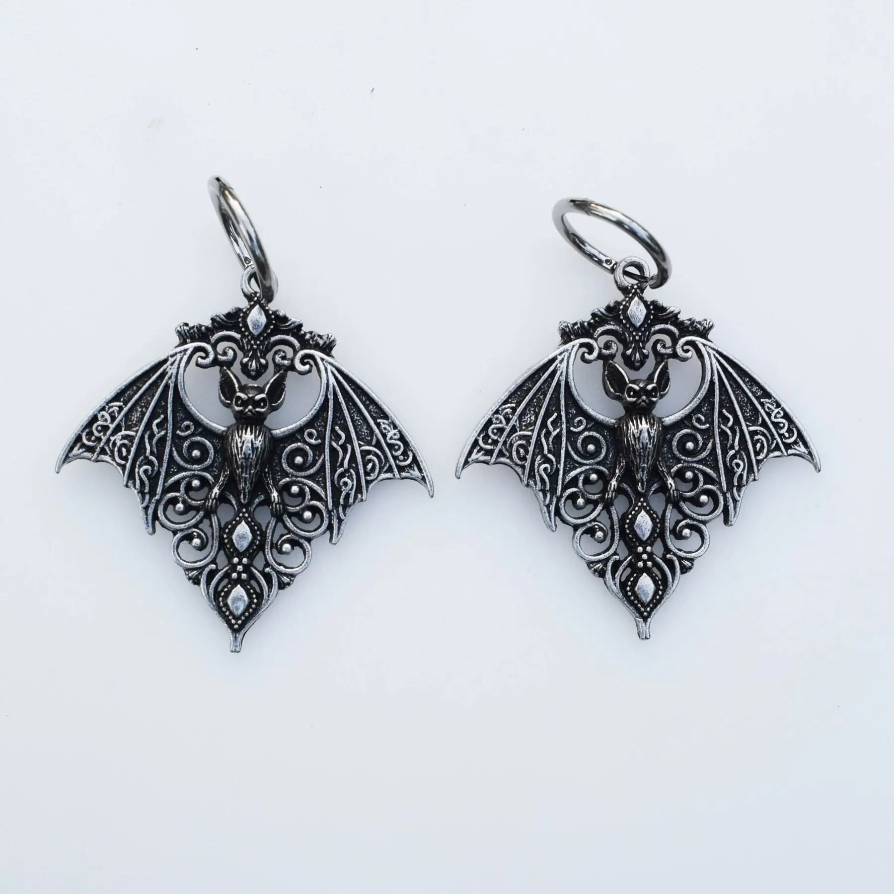 New Gothic Style Mysterious Vampire Bat Pendant Earrings Suitable For Halloween Gift Jewelry